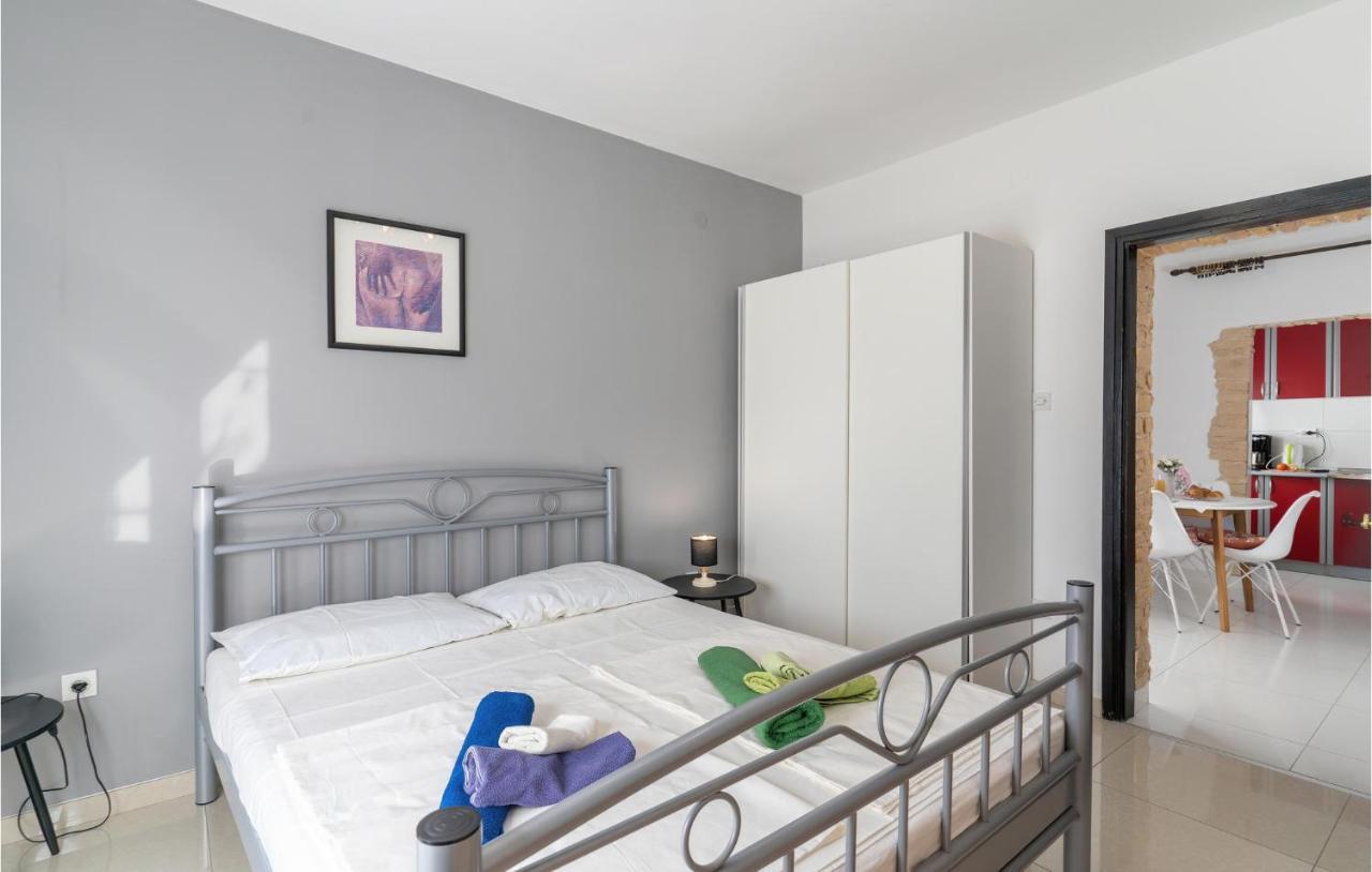 Cozy Apartment In Krk With Kitchen Krk Town Esterno foto